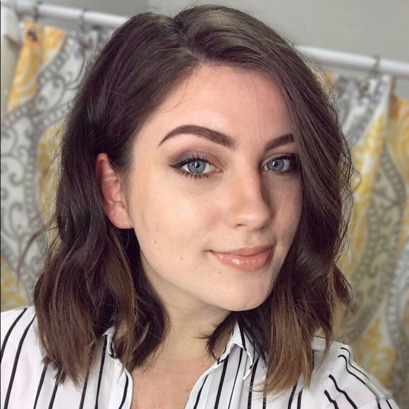 Meet your Posher, Danielle - Picture 1 of 1